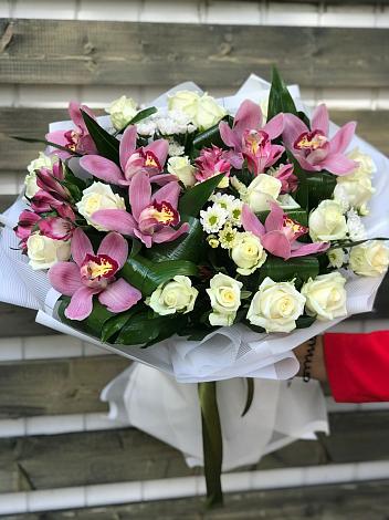 Букет цветов из: Розы и Хризантемы в Болгатищево