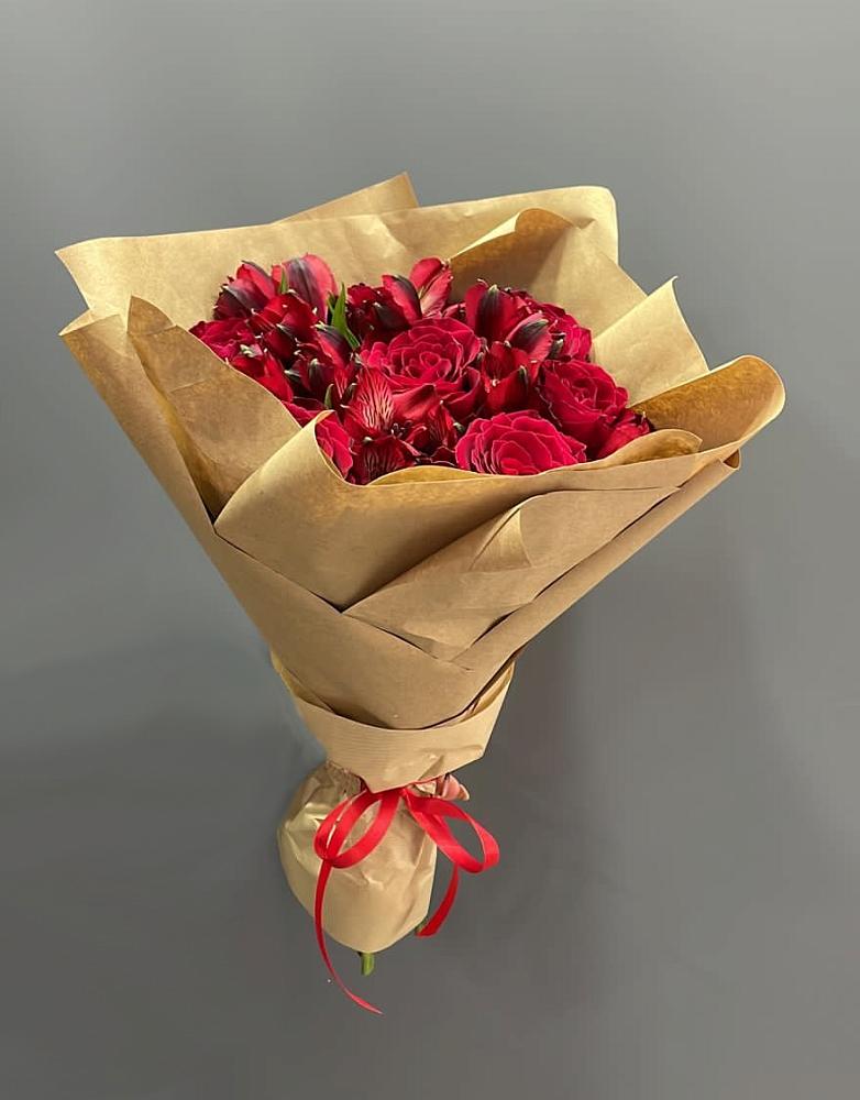 Букет цветов из: Альстромерии и Розы в Болгатищево