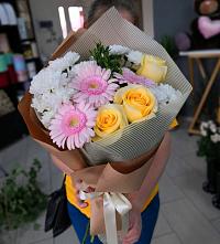 Букет цветов из:  Герберы, Розы и Хризантемы в Болгатищево