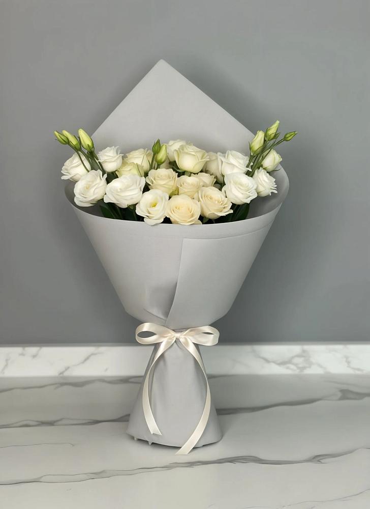 Букет цветов из: Розы и Лизиантусы в Болгатищево