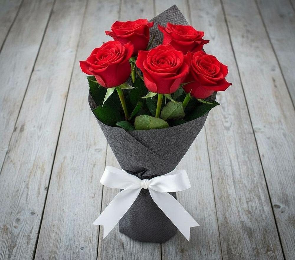 Букет 5 Красных роз Эдлесс Лав в Болгатищево