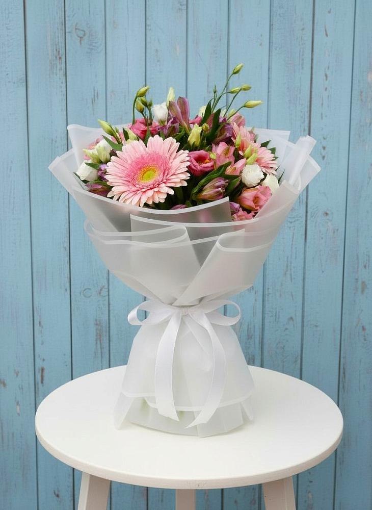 Букет цветов из: Герберы, Альстромерии и Лизиантусы в Болгатищево