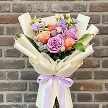 Букет цветов из:  Лизиантусы и Розы в Болгатищево