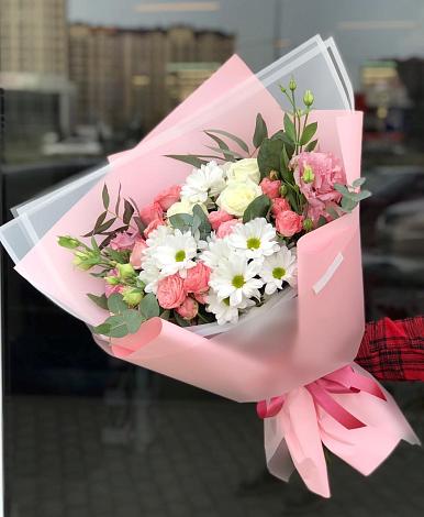 Букет цветов из: Розы, Лизиантусы и Хризантемы в Болгатищево