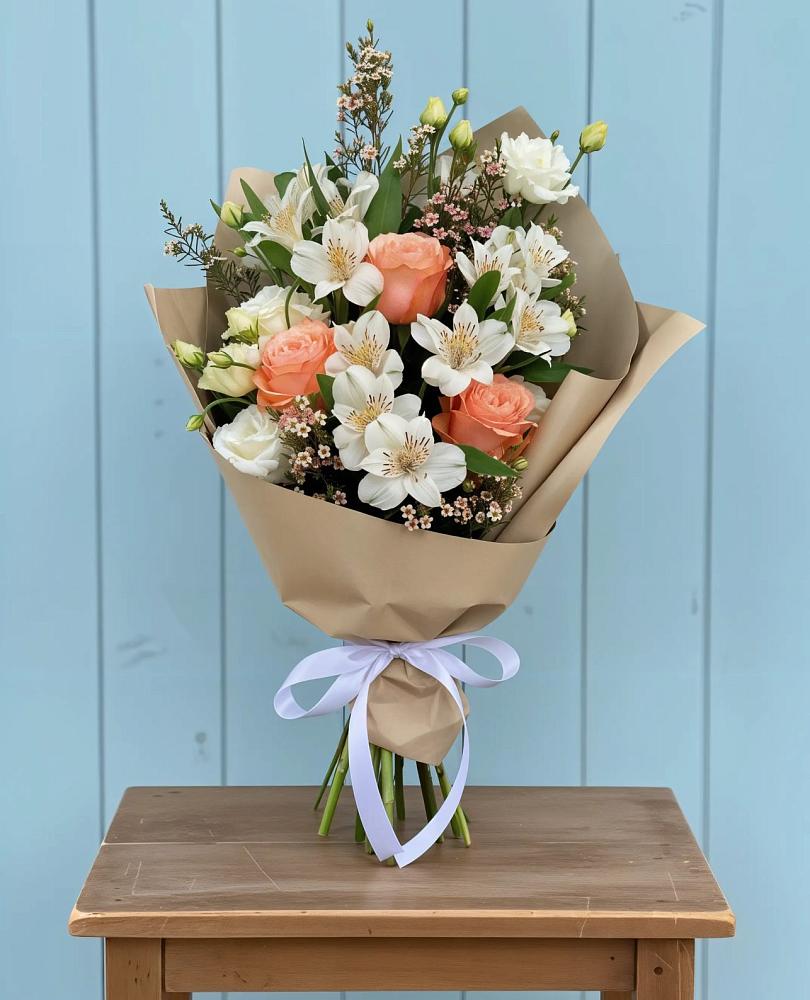 Букет цветов из: Альстромерии, Лизиантусы, Розы и Хризантемы в Болгатищево