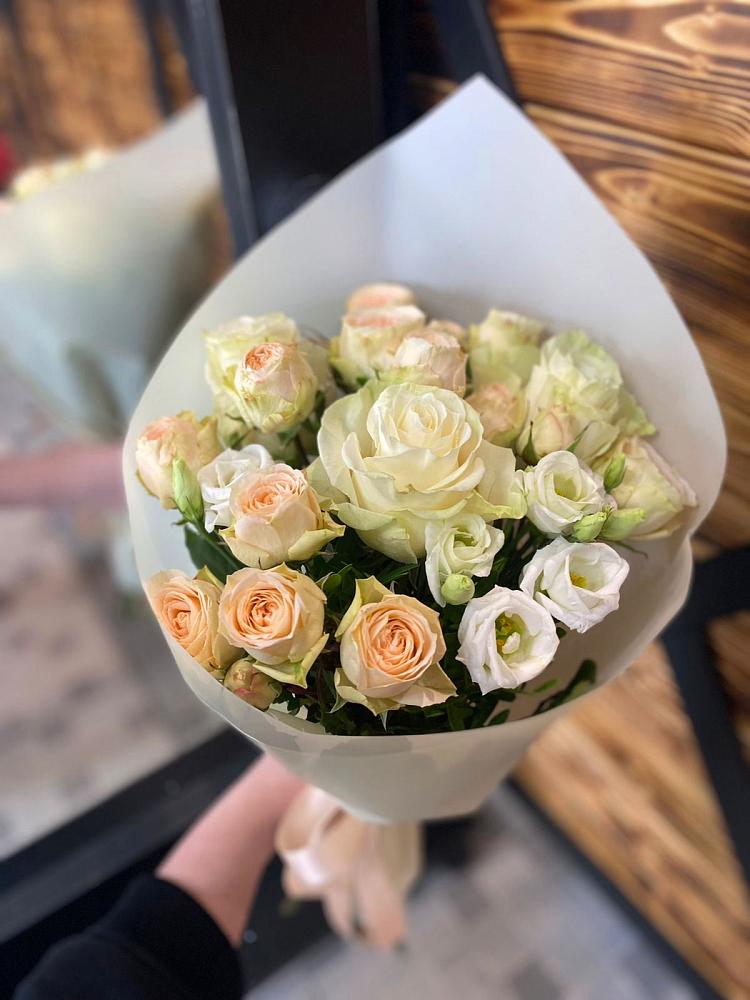 Букет цветов из: Розы и Лизиантусы в Болгатищево